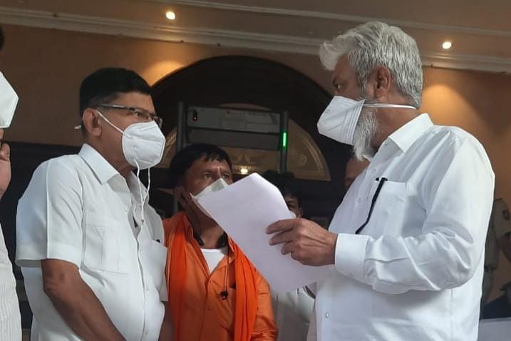 फळबागेचे अनुदान द्यावे व वीज कनेक्शन खंडित करू नये कृषीमंत्री दादा भुसेंकडे बदामराव पंडित यांची मागणी